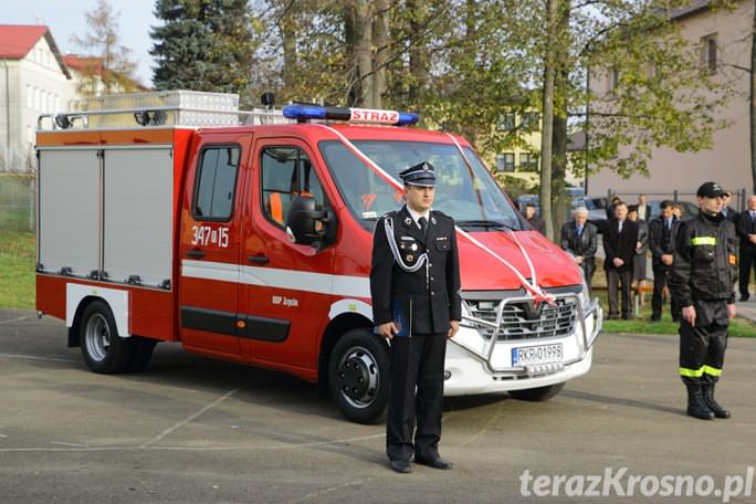 Oficjalne przekazanie samochodu strażackiego dla OSP Zręcin
