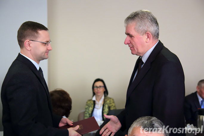Radni złożyli ślubowanie i wybrali starostę