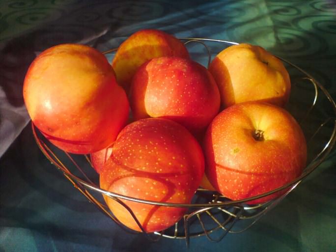 Jabłka dla mieszkańców...