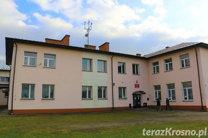 Praca w oświacie: Poszukiwany dyrektor Zespołu Szkół w Świerzowej Polskiej