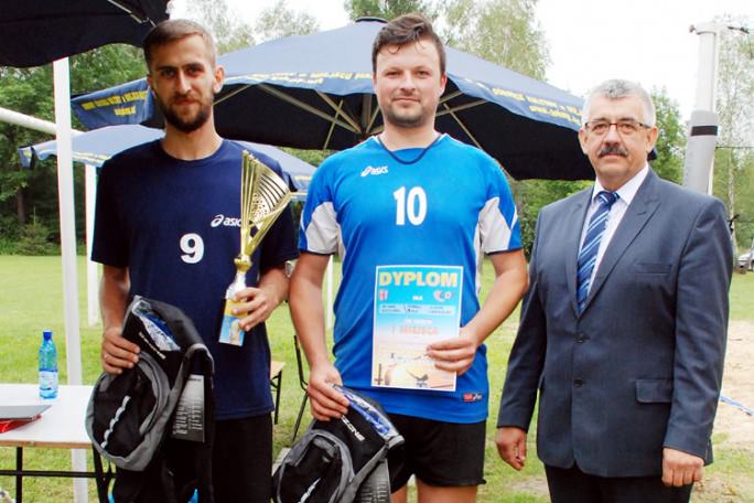 Michał Kozubal i Tomasz Żyła zwycięzcami powiatowego turnieju siatkówki plażowej