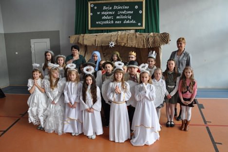 Jasełka bożonarodzeniowe uczniów w Świerzowej Polskiej