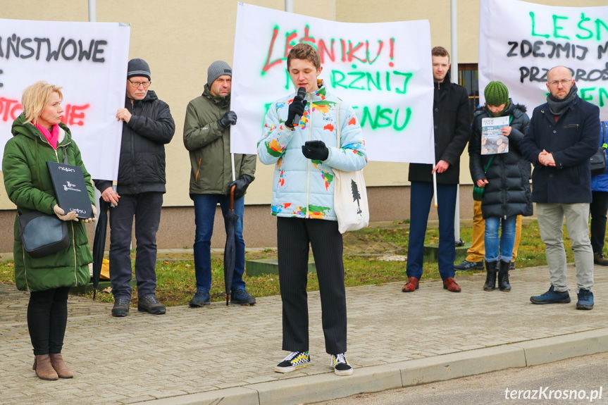 Marsz żałobny dla drzew w Krośnie