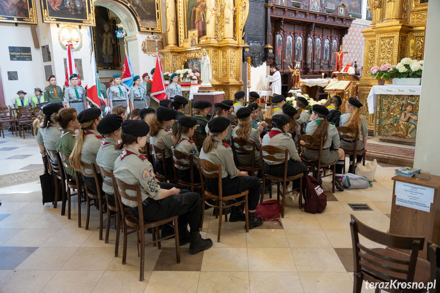 Msza święta w farze Krosno z okazji jubileuszu ZHP Krosno