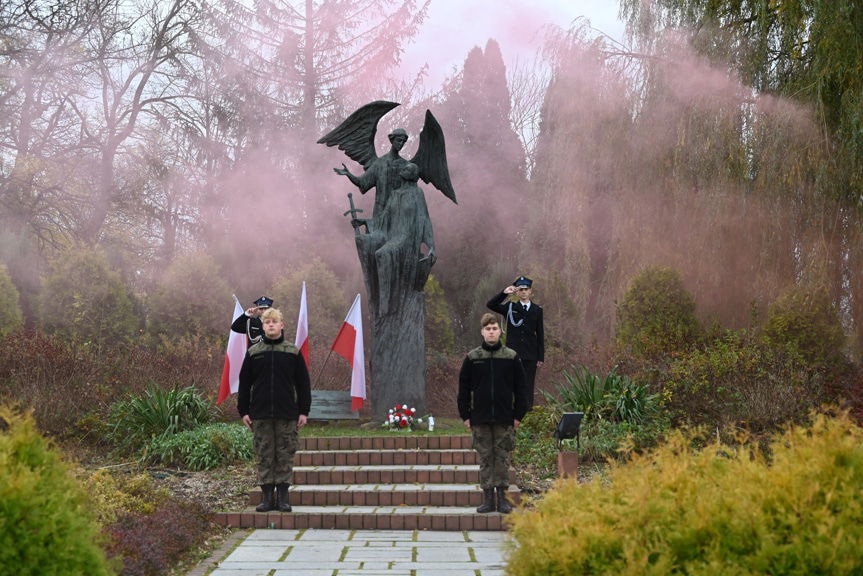 Marsz z flagą w Miejscu Piastowym