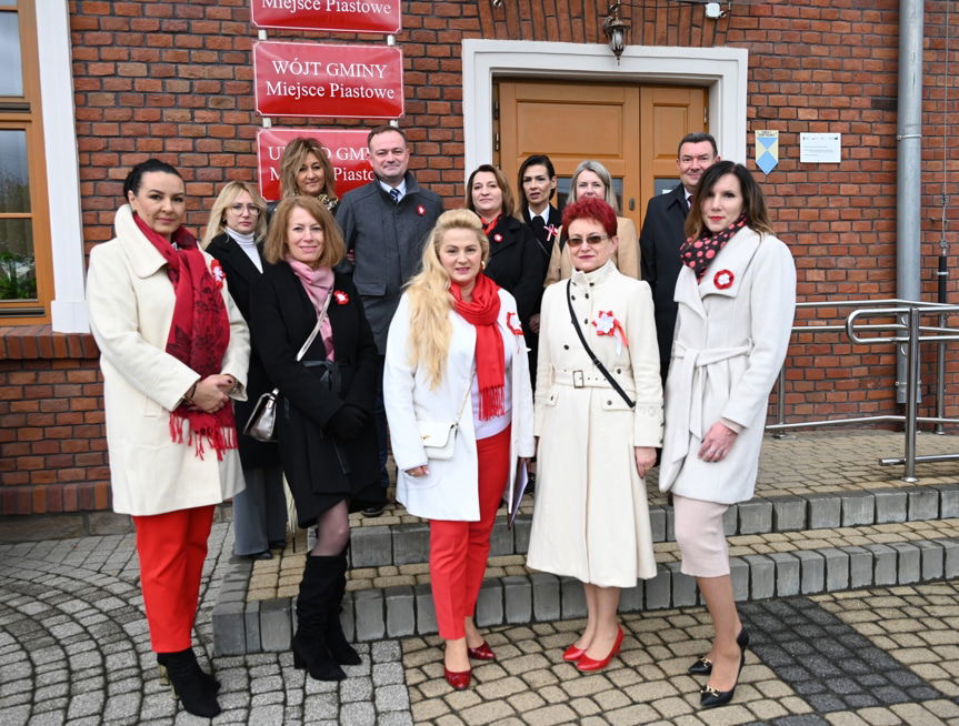 Marsz z flagą w Miejscu Piastowym