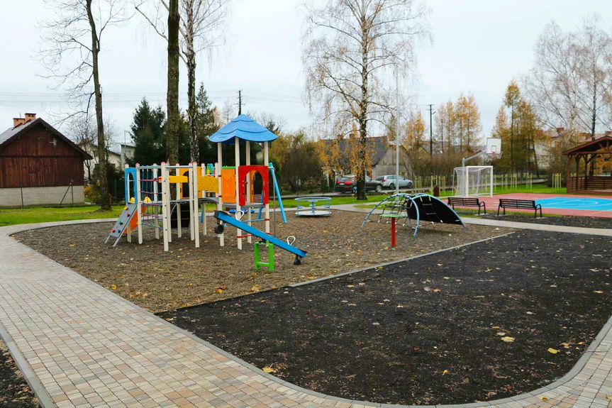 plac zabaw w Zręcinie
