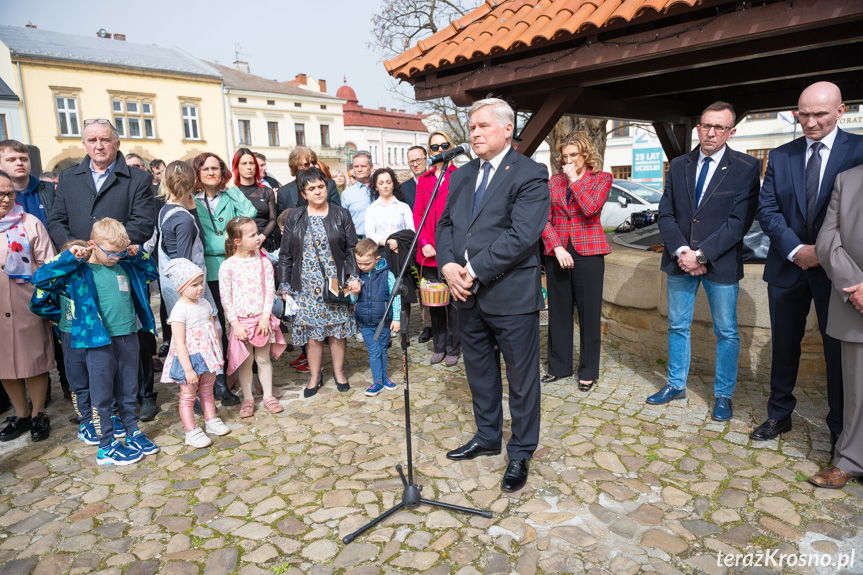 Wielkanocne święcenie pokarmów na rynku w Krośnie