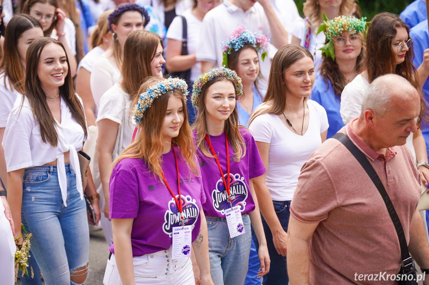 Juwenalia Krosno 2024 rozpoczęte! Ulicami miasta przeszedł barwny korowód