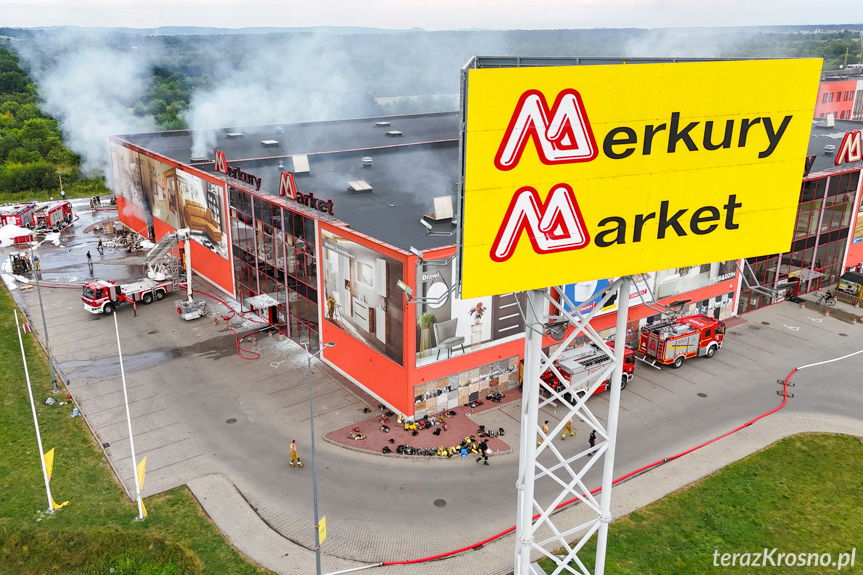 Pożar w Merkury Market został opanowany [ZDJĘCIA]