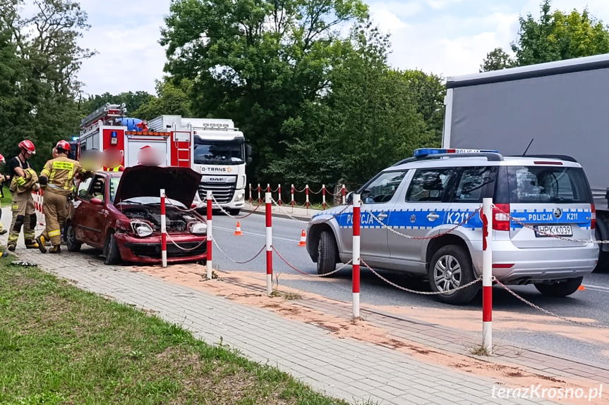 Wjechał w słupki, trafił do szpitala