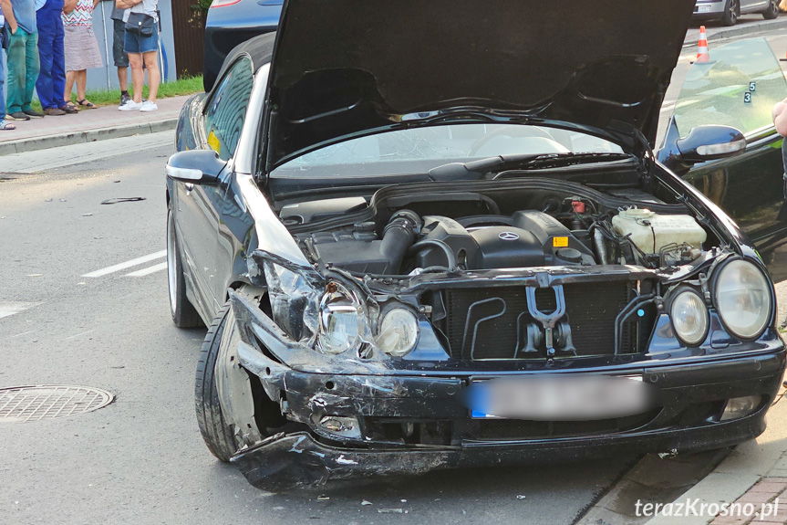 Zderzenie Mercedesa i Renault w Krośnie