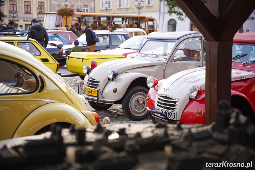 Zabytkowe auta i motocykle w sercu Krosna [ZDJĘCIA]
