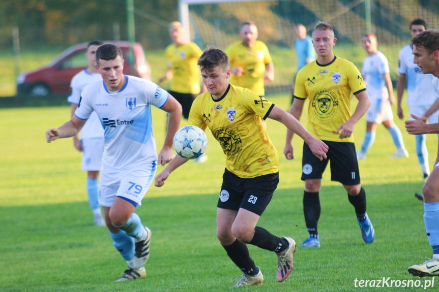 Grad bramek i zwrot akcji w sąsiedzkiej bitwie w Korczynie