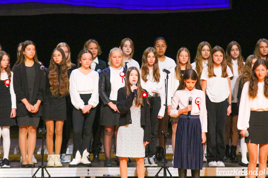 Patriotyzm wśród najmłodszych. Uczniowie recytowali wiersze i śpiewali piosenki [ZDJĘCIA]