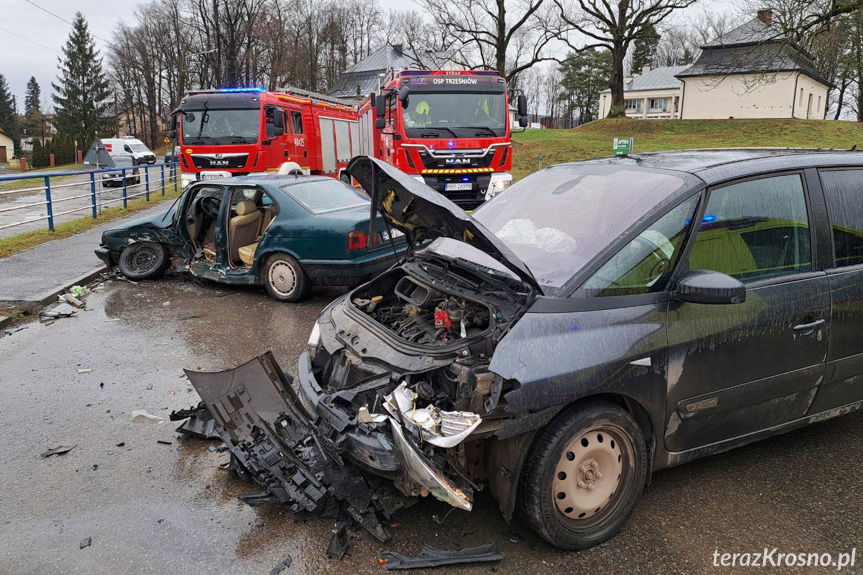 Zderzenie dwóch samochodów w Haczowie