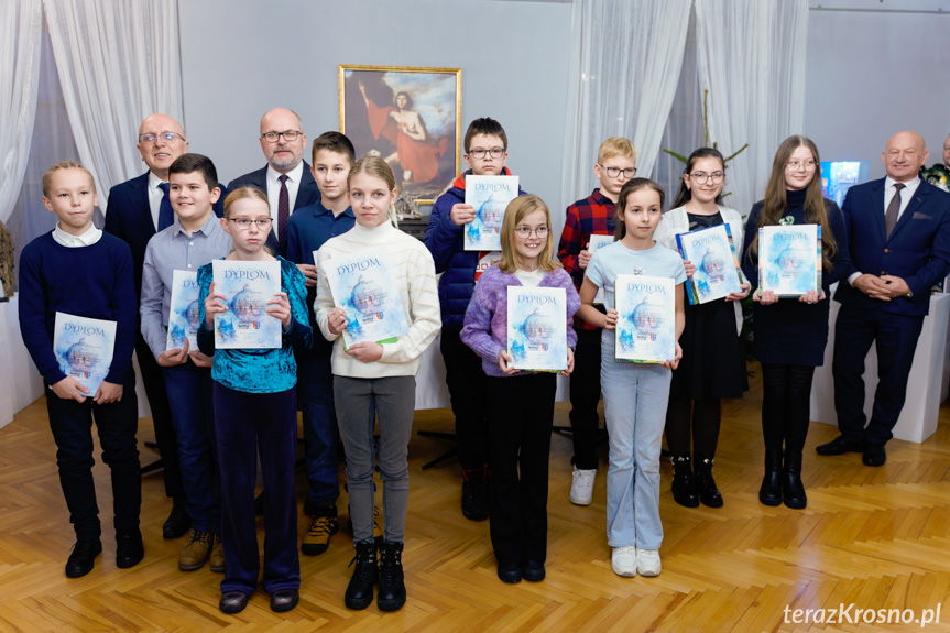 Od Lego po poduszki. Niezwykłe pomysły na szopki w Dukli [ZDJĘCIA]