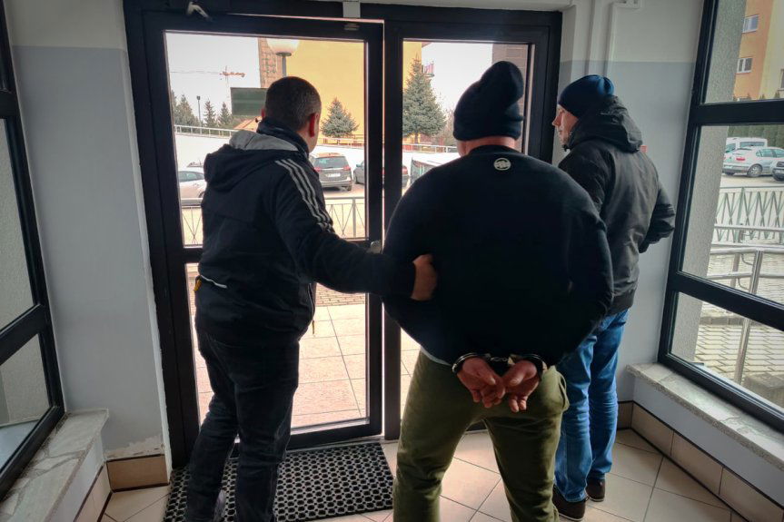 24-latek tymczasowo aresztowany za posiadanie znacznej ilości środków odurzających