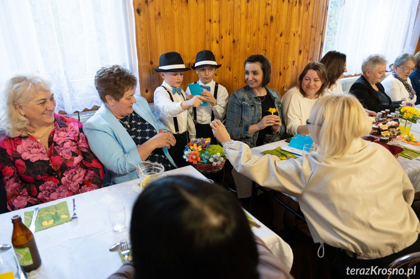 Dzień Kobiet w Świerzowej Polskiej. Były życzenia, występy i miłe niespodzianki