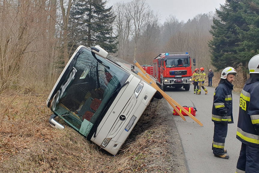 Wypadek autokaru w Makowej