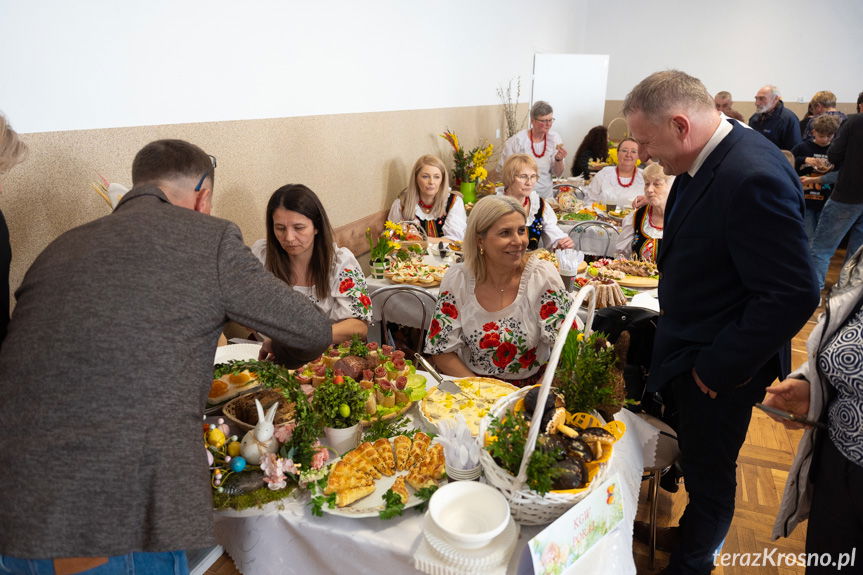 Karpacka Wielkanoc w Zręcinie. Stoły uginały się od świątecznych przysmaków [ZDJĘCIA]