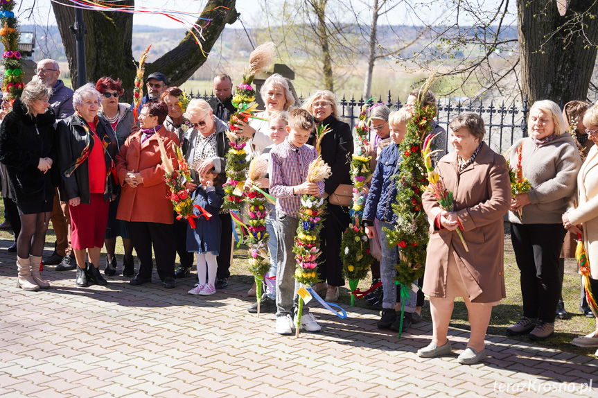 Palmy konkursowe ozdobiły Niedzielę Palmową w Zręcinie