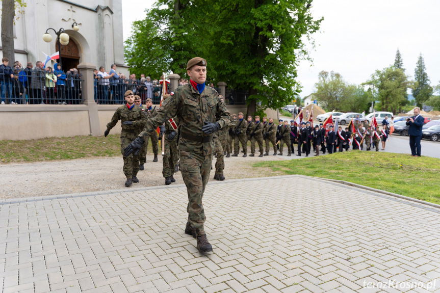Przemarsz żołnierzy w Zręcinie
