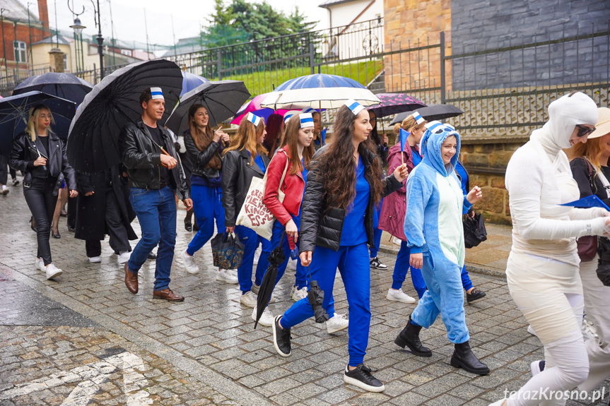 Barwny korowód przeszedł przez Krosno. Juwenalia 2025 wystartowały