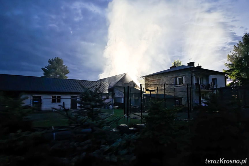 Sulistrowa. Pożar budynku gospodarczego