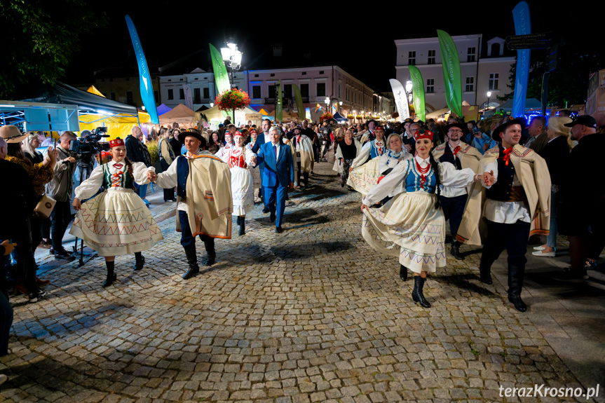 Polonez w sercu miasta na otwarcie Karpackich Klimatów [ZDJĘCIA]