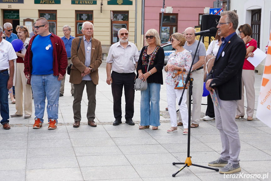 Wybory, które zmieniły Polskę. Wystawa na rynku w Krośnie