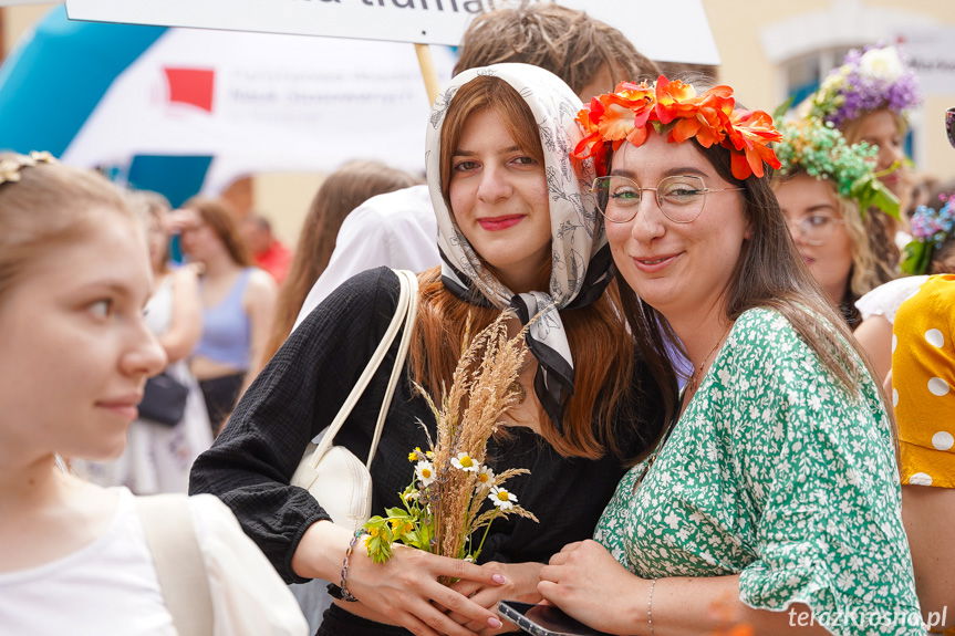 Juwenalia Krosno 2024 rozpoczęte! Ulicami miasta przeszedł barwny korowód