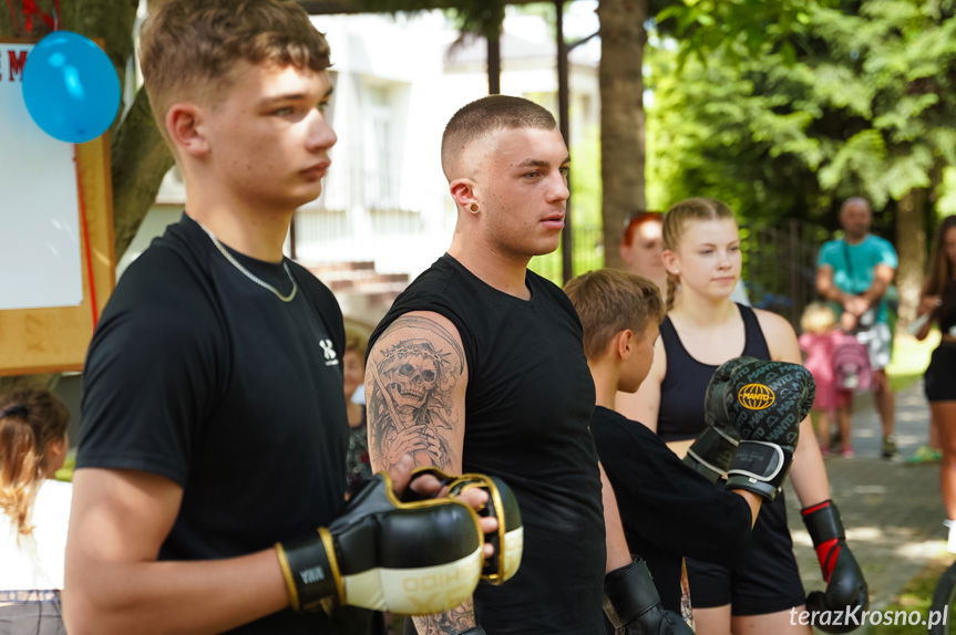 Wakacyjny piknik na Osiedlu Grota-Roweckiego w Krośnie - integracja międzypokoleniowa