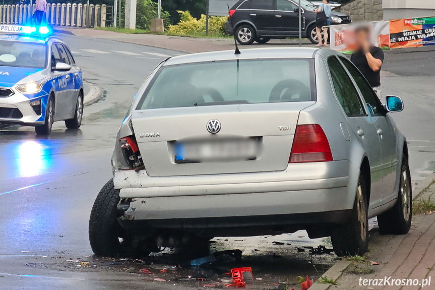 Zderzenie dwóch samochodów na Okrzei