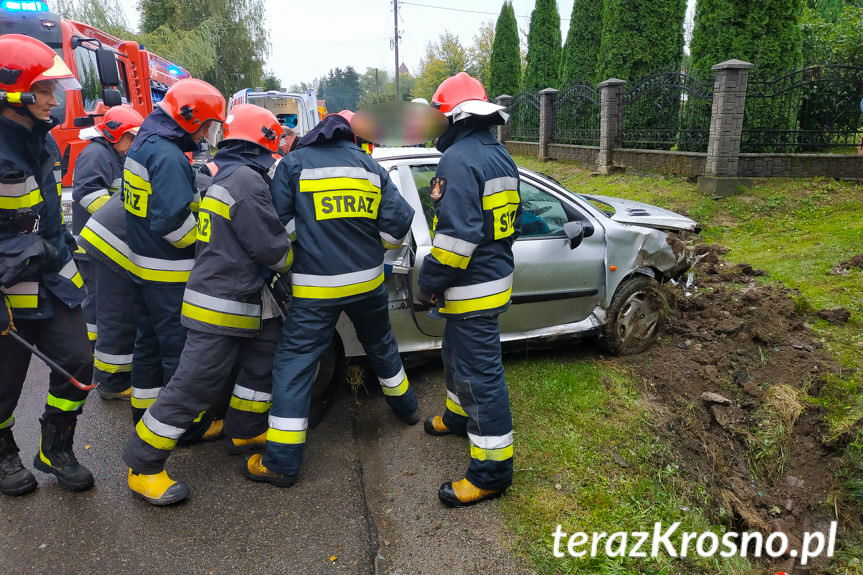 Żeglce. Samochód wjechał do rowu
