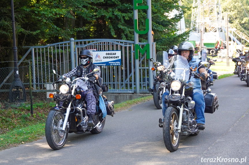 Ryk silników i zapach historii. Motocykliści opanowali Bóbrkę