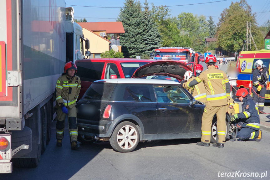 Zręcin. Zderzenie dwóch samochodów osobowych