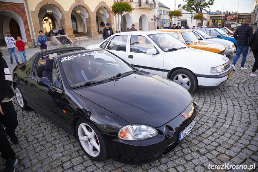 Zabytkowe auta i motocykle w sercu Krosna [ZDJĘCIA]