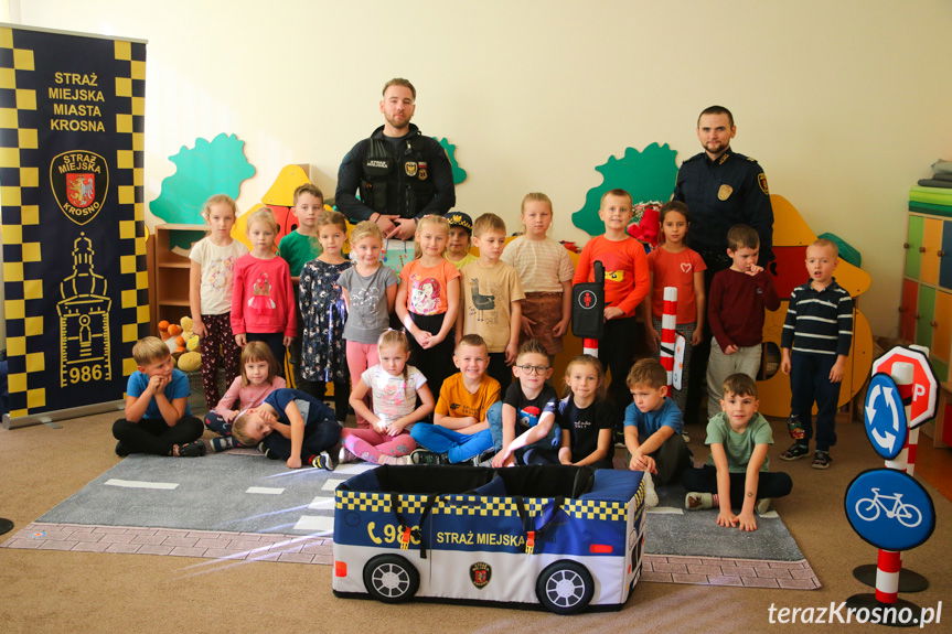 Krosno. Straż Miejska u przedszkolaków