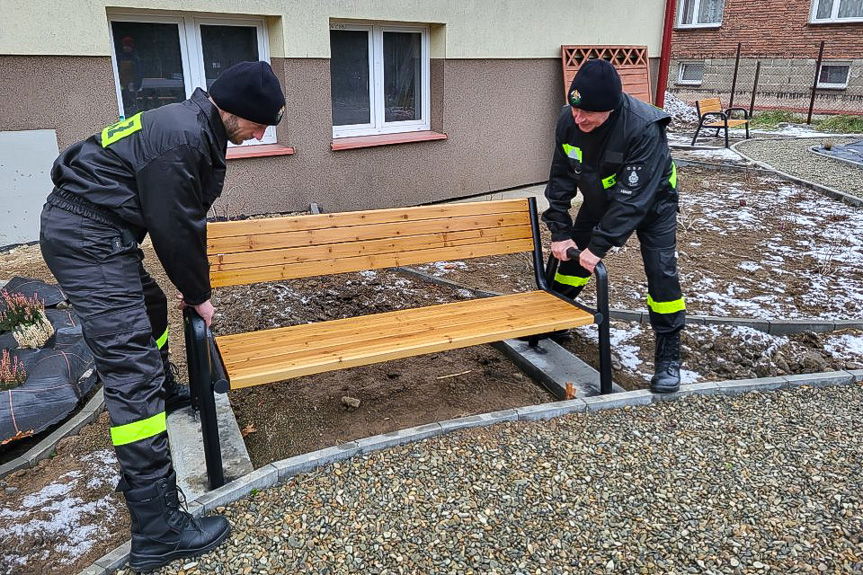 Nowa przestrzeń przy Domu Ludowym w Łężanach