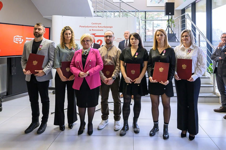 Wojewoda podziękowała operatorom 112 za ich odpowiedzialną służbę