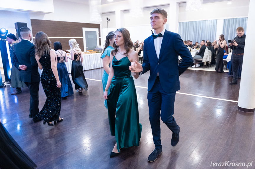 Pierwszy ważny bal w ich życiu - studniówka maturzystów "Szczepanika" [ZDJĘCIA]