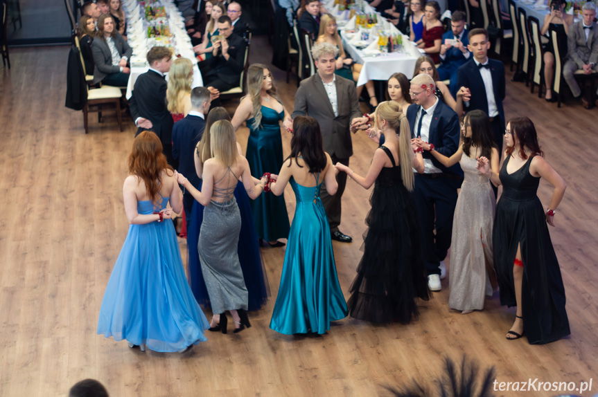 Studniówka 2025. Maturzyści "Szpetnara" bawili się w wyjątkowej atmosferze [ZDJĘCIA]