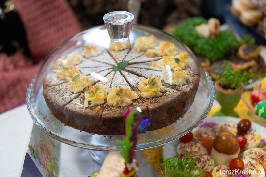 Karpacka Wielkanoc w Zręcinie. Stoły uginały się od świątecznych przysmaków [ZDJĘCIA]