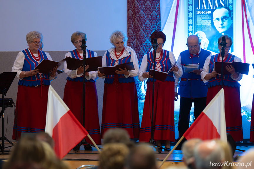 Patriotyczny wieczór w Zręcinie - historia w sutannie i mundurze