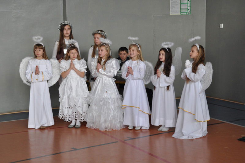 Jasełka bożonarodzeniowe uczniów w Świerzowej Polskiej