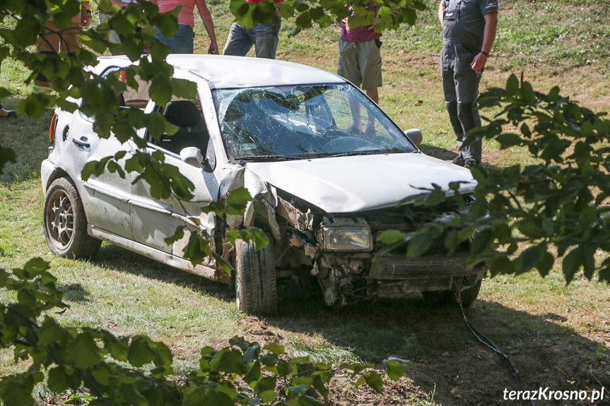 Pijany wjechał samochodem do potoku