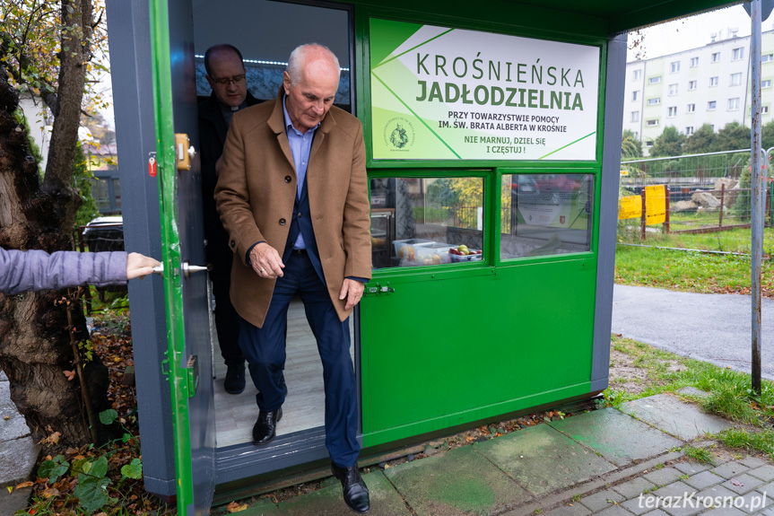 Nie marnuj, dziel się jedzeniem. W Krośnie otwarto jadłodzielnię