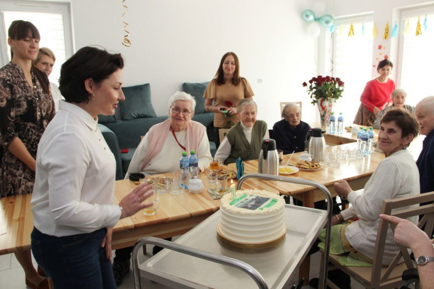 SDPS w Jedliczu. Tort na pierwsze urodziny