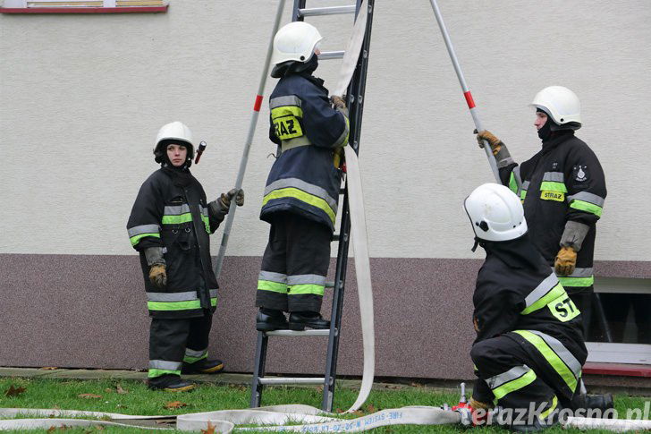 Szkoła ewakuowana po pożarze - ćwiczenia w Zręcinie